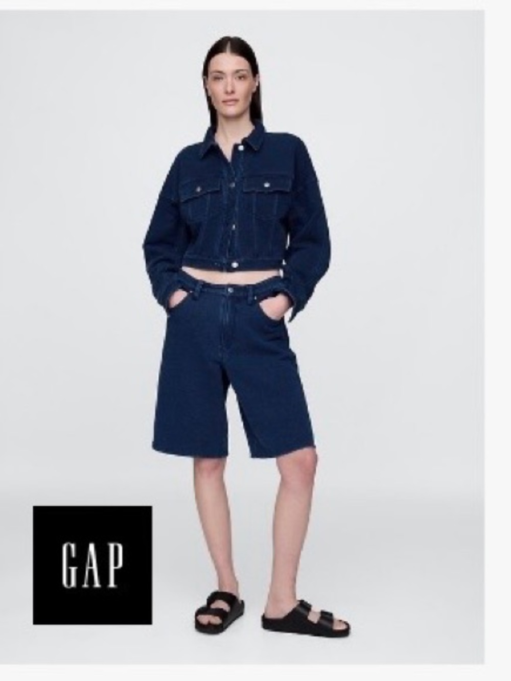 GAP women’s matching set - shorts and jacket